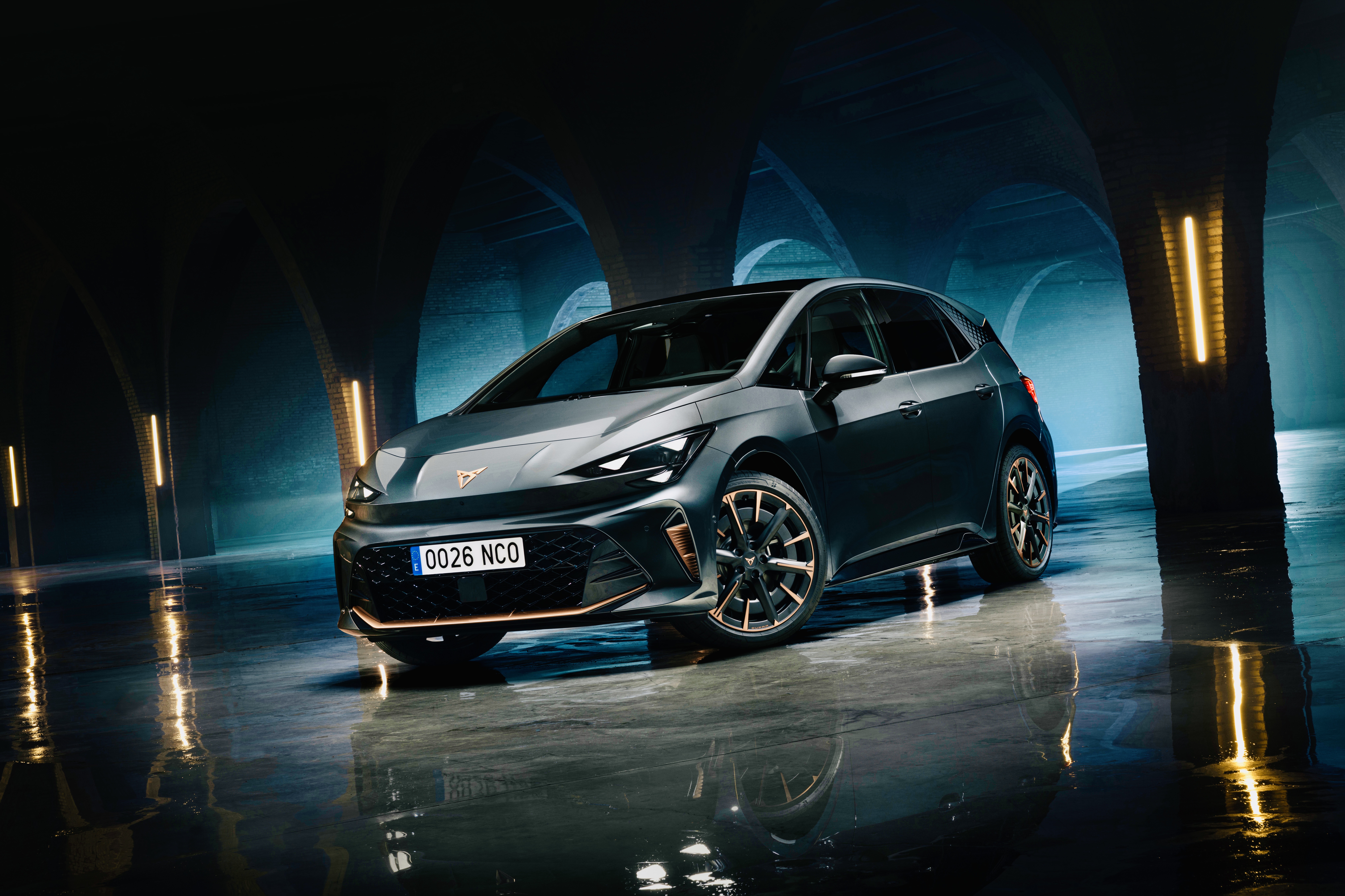 Nowa CUPRA Born z elektryzującymi osiągami, z jeszcze bardziej wyrazistą stylistyką, udoskonalonym wnętrzem i większą dawką emocji